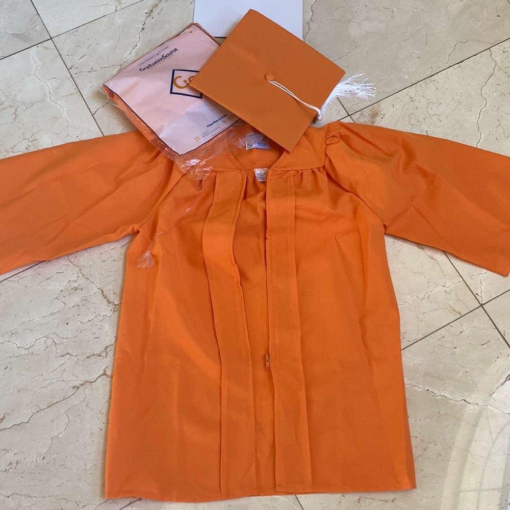 Graduation Cap & Gown Kids (Kindergarden age)